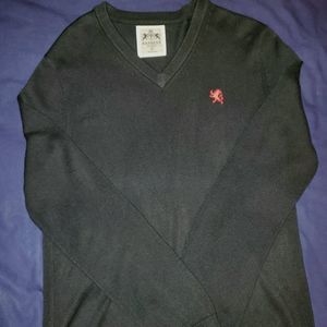 Comfortable black v-neck from Express